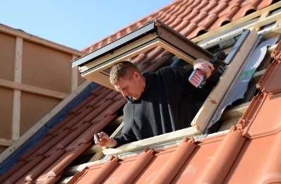 Pose de fenêtres de toit Velux à la Madeleine-Villefrouin